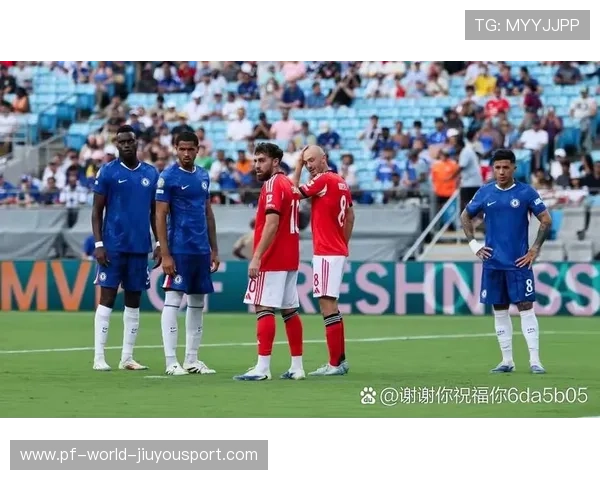 切尔西任意球套路再现经典：足球场上的巧妙瞬间