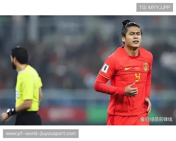 张玉宁门前抢点，将皮球送进网窝